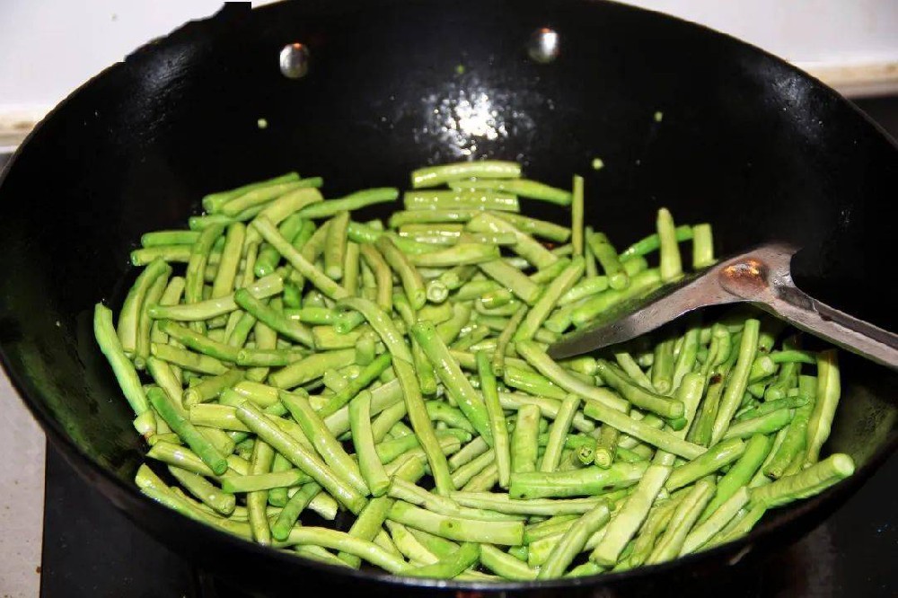 沒有煮熟的豆角吃了易中毒！這些救命細(xì)節(jié)你必須知道